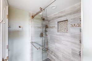 Shower, towels - Wonderful Condo in Key West w/Free WiFi, Lanai, A/C, Shared Hot Tub & Pool (Key West)