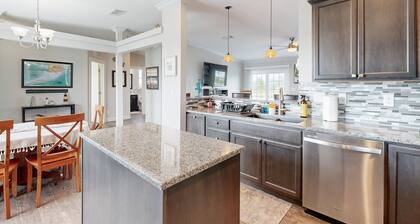 Cozy home with private pool, BBQ, central AC, private dock