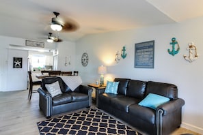 TV - Cozy Canal-Front House w/ Free WiFi and Deck - Close to Beaches & State Park (Marathon)
