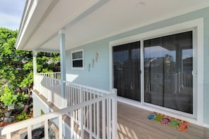 Property grounds - Cozy Canal-Front House w/ Free WiFi and Deck - Close to Beaches & State Park (Marathon)
