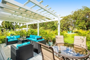 Outdoor dining - Inviting home near the water with gazebo, fire table, and heated spa (Marathon)