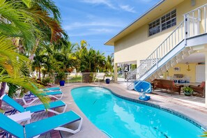A heated pool - Private pool, boat dock, water view, canal front, fully equipped kitchen (Marathon)