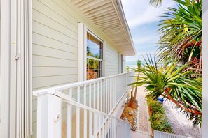 Property grounds - Canalfront house with private pool, WiFi, private washer/dryer, and central AC (Summerland Key)