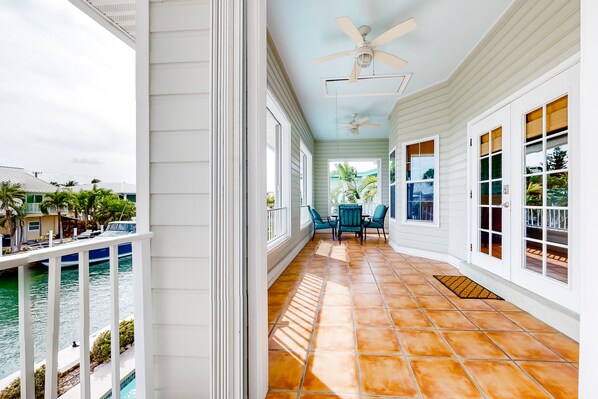Terrace/patio - Canalfront house with private pool, WiFi, private washer/dryer, and central AC (Summerland Key)