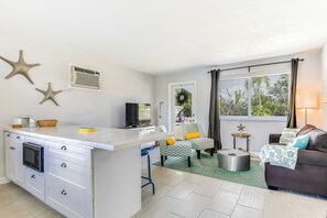 TV, DVD player - Canalfront, Dog-Friendly Home with High-Speed WiFi, Private Boat Ramp, and Kayak (Tavernier)