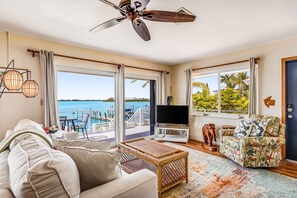 TV, books - Dog-friendly beach escape with dock, furnished deck & bay views (Duck Key)
