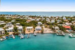 Marina - Dog-friendly beach escape with dock, furnished deck & bay views (Duck Key)