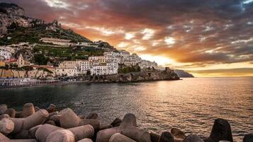 Quarto casal superior, sacada, vista para o mar | Diversos