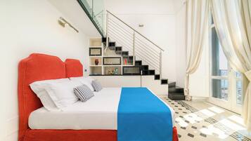 Tripla familiare, balcone, vista mare | Una cassaforte in camera, Wi-Fi gratuito