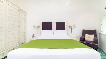 Chambre supérieure double, balcon, vue sur la mer | Coffre-fort, accès au Wi-Fi (inclus)