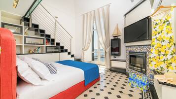 Tripla familiare, balcone, vista mare | Una cassaforte in camera, Wi-Fi gratuito