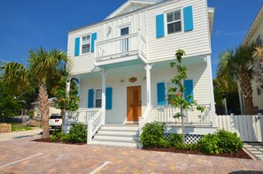 Exterior - Fresh Getaway w/ Private Pool & Rooftop Patio - Great Location, Steps from Beach (Key West)