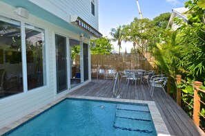 A heated pool - Fresh Getaway w/ Private Pool & Rooftop Patio - Great Location, Steps from Beach (Key West)