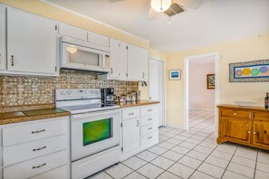 Fridge, microwave, oven, stovetop - Waterfront, Single-Story Home on a Canal w/ Dock, Kayaks, AC - 1 Small Dog OK (Key West)