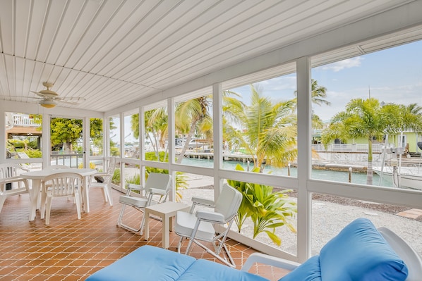 Outdoor dining - Waterfront, Single-Story Home on a Canal w/ Dock, Kayaks, AC - 1 Small Dog OK (Key West)