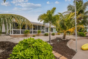 Terrace/patio - Waterfront, Single-Story Home on a Canal w/ Dock, Kayaks, AC - 1 Small Dog OK (Key West)