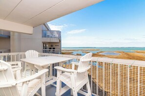 Outdoor dining - Lovely 3 Bedroom with great bay views, outdoor pool, and just steps to the beach. Vacation at the Shore with Shoreline Properties (Ocean City)