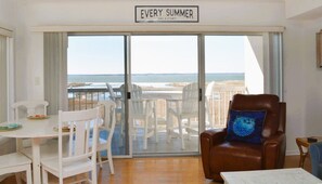 Dining - Lovely 3 Bedroom with great bay views, outdoor pool, and just steps to the beach. Vacation at the Shore with Shoreline Properties (Ocean City)