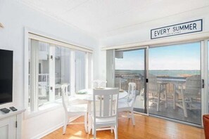 Dining - Lovely 3 Bedroom with great bay views, outdoor pool, and just steps to the beach. Vacation at the Shore with Shoreline Properties (Ocean City)
