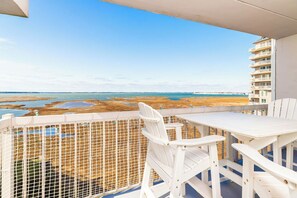 Outdoor dining - Lovely 3 Bedroom with great bay views, outdoor pool, and just steps to the beach. Vacation at the Shore with Shoreline Properties (Ocean City)