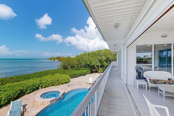 Terrace/patio - Luxurious waterfront home with panoramic views, pool, spa, & dock (Marathon)