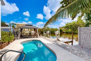 Pool - Key West style waterfront home w/ private pool, modern decor and prime location (Marathon)