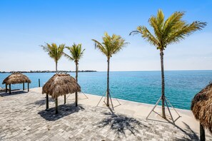Property grounds - Modern waterfront condo with pool, shared dock - snowbird-friendly (Marathon)