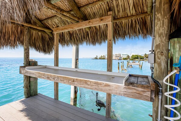 Property grounds - Modern waterfront condo with pool, shared dock - snowbird-friendly (Marathon)