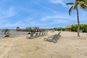 Beach - Breezy condo on the water with pool, hot tub & tennis court (Tavernier)