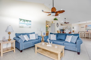 Smart TV, DVD player, video library - Waterfront home with dock, pool table & private pool - walk to Sombrero Beach (Marathon)