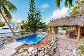 Outdoor dining - Summerland Canal-Front Escape w/ Plunge Pool, Dock, Tiki Bar, WiFi & Laundry (Summerland Key)