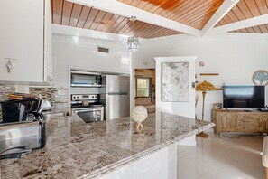Fridge, microwave, oven, stovetop - Summerland Canal-Front Escape w/ Plunge Pool, Dock, Tiki Bar, WiFi & Laundry (Summerland Key)