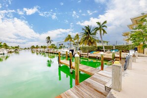 Marina - Canal-front duplex with Cabana Club membership, private dock, canal views, grill (Key Colony Beach)