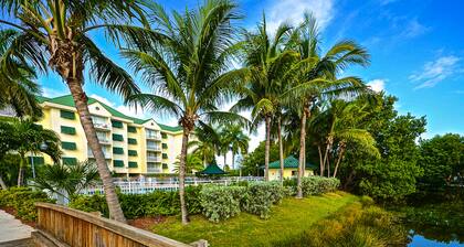 Resort suite with pool, hot tub, tennis & full kitchen