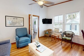 TV - Bright Condo with Homey Feel, Entertainment & Private Parking - Beach Nearby (Key West)