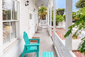 Terrace/patio - Bright Condo with Homey Feel, Entertainment & Private Parking - Beach Nearby (Key West)