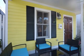 Terrace/patio - Welcoming & Conveniently Located Dog-Friendly Home - Walk to Everything (Key West)