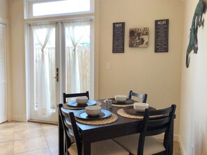 Dining - Welcoming & Conveniently Located Dog-Friendly Home - Walk to Everything (Key West)