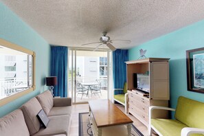 TV - Cozy Dog-Friendly Condo w/ Shared Pool, Hot Tub, Private Deck & Parking (Key West)