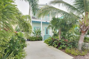 Exterior - Gorgeous Home with Lush Patio & Private Pool - Two Blocks to Higgs Beach (Key West)
