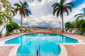Pool - Dog-friendly, Gulf-front condo with pool, hot tub & gorgeous sunset views (Key West)