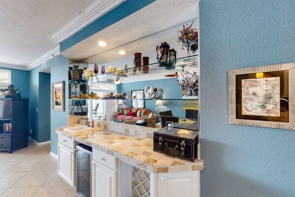 Interior - Dog-friendly, Gulf-front condo with pool, hot tub & gorgeous sunset views (Key West)