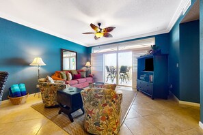 TV, DVD player, books, stereo - Dog-friendly, Gulf-front condo with pool, hot tub & gorgeous sunset views (Key West)