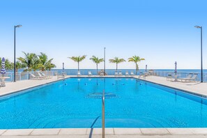 Pool - Inviting oceanfront condo with shared pool, dock, and great neighborhood (Marathon)