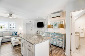 Interior - Inviting oceanfront condo with shared pool, dock, and great neighborhood (Marathon)