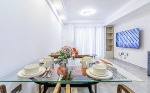 Comfort appartement, balkon, uitzicht op de stad | Dineren