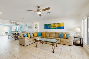 Smart TV - Quiet, spacious canal-side home with private pool, waterfront patio & central AC (Marathon)