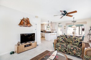 Smart TV - Waterfront Cottage: 60-ft. dock, Fish Station, free WiFI, 3 TVs & washer/dryer (Marathon)