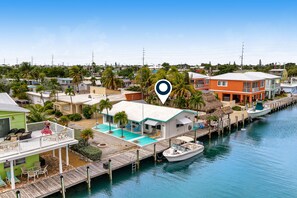 Marina - Waterfront Cottage: 60-ft. dock, Fish Station, free WiFI, 3 TVs & washer/dryer (Marathon)