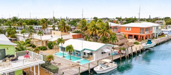 Waterfront Cottage: 60-ft. dock, Fish Station, free WiFI, 3 TVs & washer/dryer